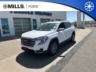 Used 2024 GMC Terrain SLT image 1