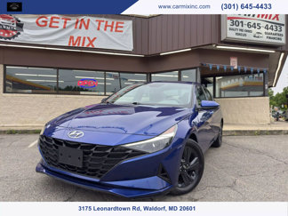 Used 2023 Hyundai Elantra SEL image 1