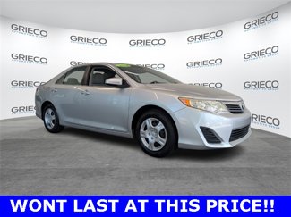 Used 2014 Toyota Camry L image 1
