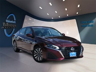 Used 2023 Nissan Altima 2.5 SV image 1