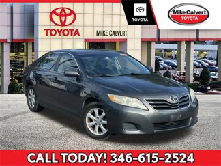 Used 2011 Toyota Camry LE image 1