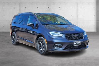 Used 2021 Chrysler Pacifica Limited w/ Uconnect Theater Family Group image 1