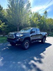Used 2017 Toyota Tacoma SR5 image 1