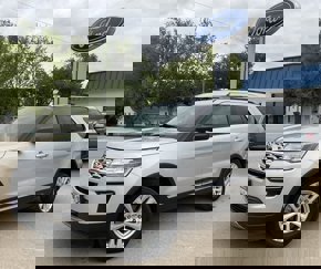 Used 2018 Ford Explorer XLT image 1