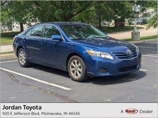 Used 2010 Toyota Camry LE image 1