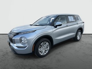 Used 2023 Mitsubishi Outlander ES image 1