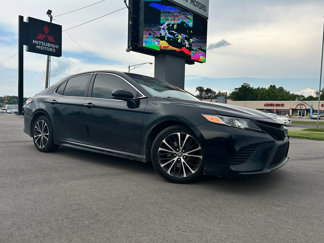 Used 2020 Toyota Camry SE image 1