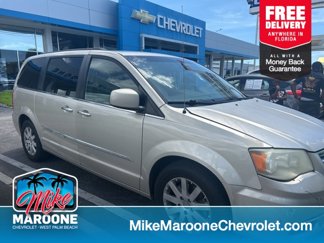 Used 2014 Chrysler Town & Country Touring w/ Driver Convenience Group image 1