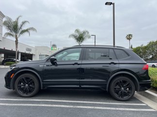 Used 2022 Volkswagen Tiguan SE R-Line image 1