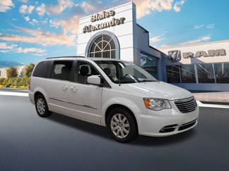 Used 2016 Chrysler Town & Country Touring image 1