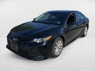 Used 2018 Toyota Camry LE image 1