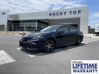 Used 2022 Toyota Camry SE image 1