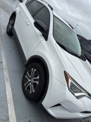Used 2018 Toyota RAV4 LE image 1