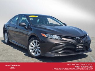 Used 2018 Toyota Camry LE image 1