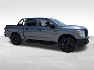 Used 2018 Nissan Titan S image 1