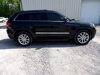 Used 2011 Jeep Grand Cherokee Laredo image 1