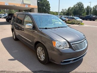 Used 2015 Chrysler Town & Country Touring-L image 1
