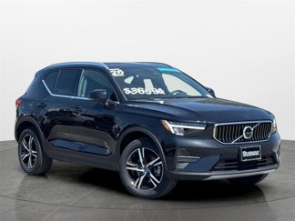Certified 2025 Volvo XC40 B5 Core image 1