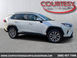 Used 2021 Toyota RAV4 XLE Premium image 1