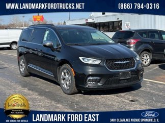 Used 2023 Chrysler Pacifica Limited image 1