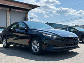 Certified 2022 Hyundai Elantra SE image 1