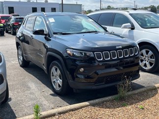 Certified 2022 Jeep Compass Latitude image 1