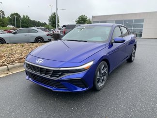 Used 2024 Hyundai Elantra SEL w/ Convenience Package image 1