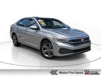 Used 2023 Volkswagen Jetta SE image 1