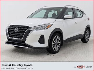Used 2022 Nissan Kicks SV image 1