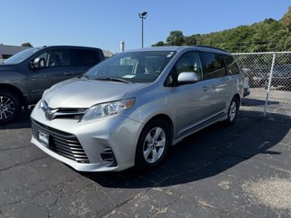 Used 2020 Toyota Sienna LE image 1