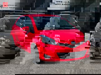 Used 2012 Toyota Yaris L image 1