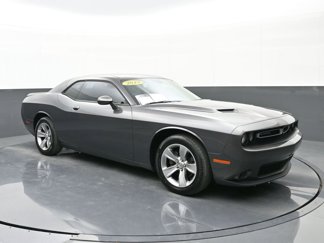 Used 2019 Dodge Challenger SXT image 1