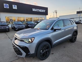 New 2025 Volkswagen Taos SEL image 1