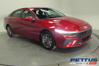 Used 2024 Hyundai Elantra SEL image 1