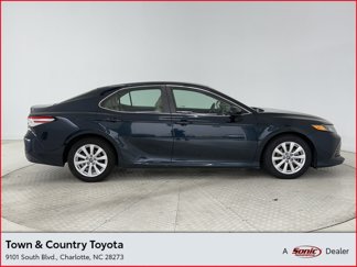 Used 2018 Toyota Camry LE image 1