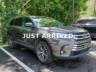 Used 2017 Toyota Highlander Plus image 1