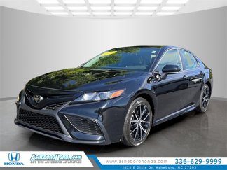 Used 2024 Toyota Camry SE image 1