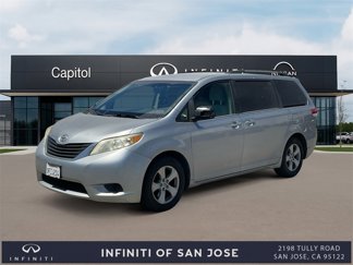 Used 2013 Toyota Sienna LE image 1