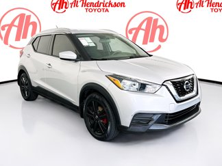 Used 2019 Nissan Kicks SV image 1