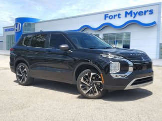 Used 2022 Mitsubishi Outlander SE image 1