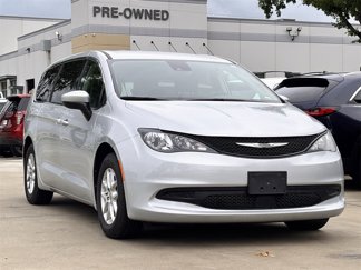 Used 2023 Chrysler Voyager LX image 1