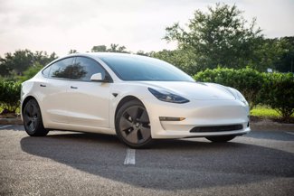 Used 2021 Tesla Model 3 Standard Range Plus image 1