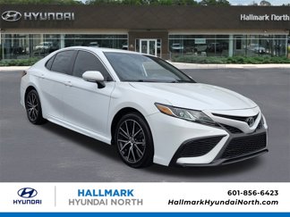 Used 2022 Toyota Camry SE image 1