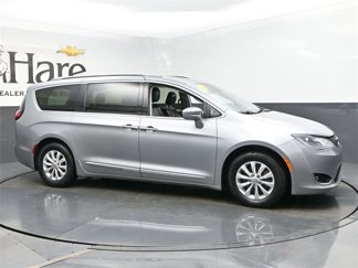 Used 2019 Chrysler Pacifica Touring-L image 1