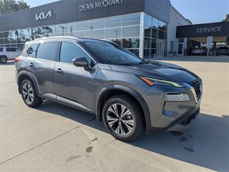 Used 2021 Nissan Rogue SV image 1