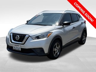 Used 2019 Nissan Kicks S image 1