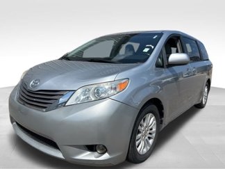Used 2016 Toyota Sienna XLE image 1