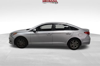 Used 2015 Hyundai Sonata SE image 1