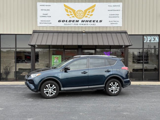 Used 2018 Toyota RAV4 LE image 1