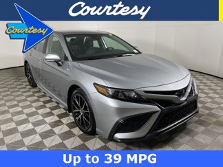 Used 2024 Toyota Camry SE image 1
